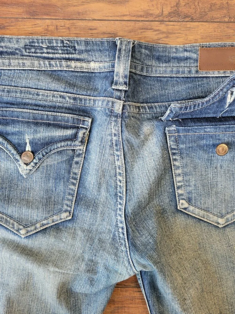 VIGOSS Light Blue Denim Frayed Hem Bleach Spot Long Bermuda Shorts sz 11 EUC